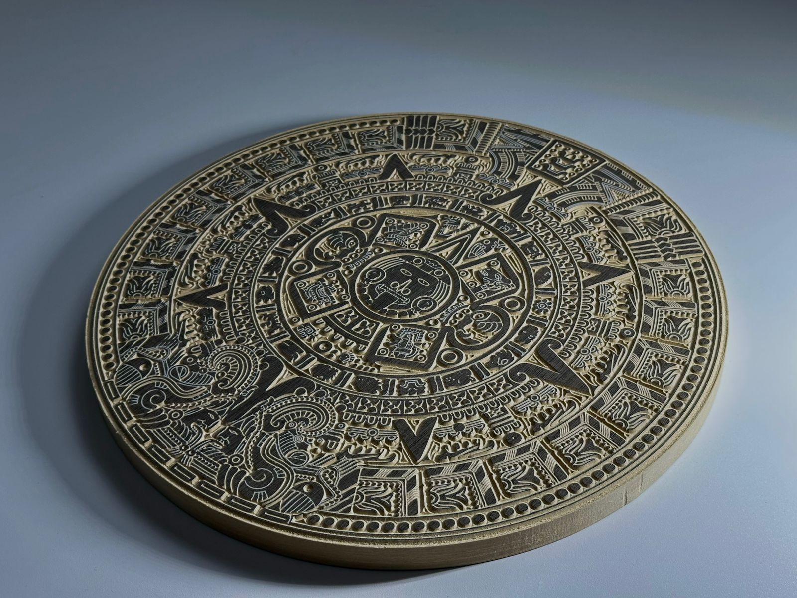 Calendario Azteca CNC — Carpintería Empire